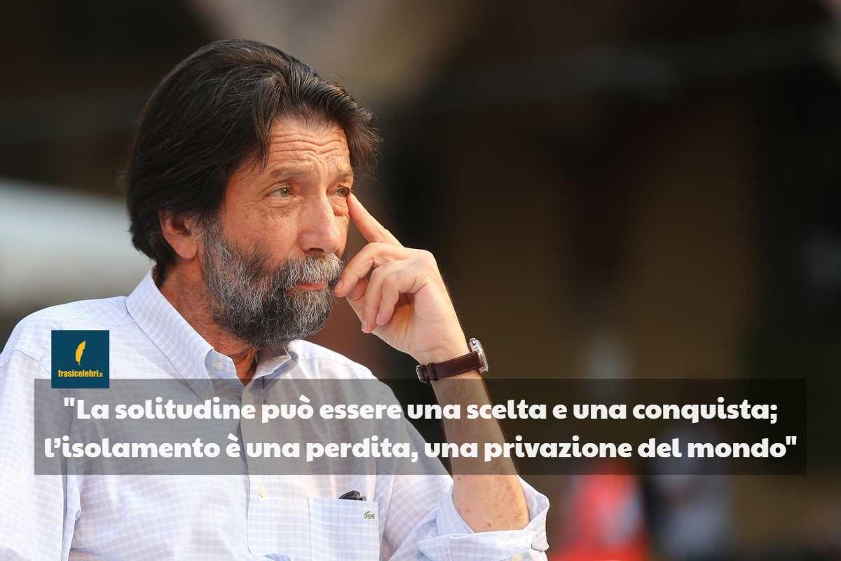 La potente frase di Cacciari che ci aiuta a liberarci dalla solitudine