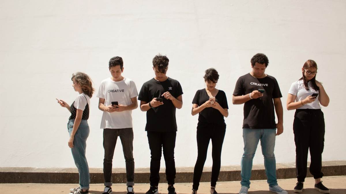 vietare i social sotto i 16 anni